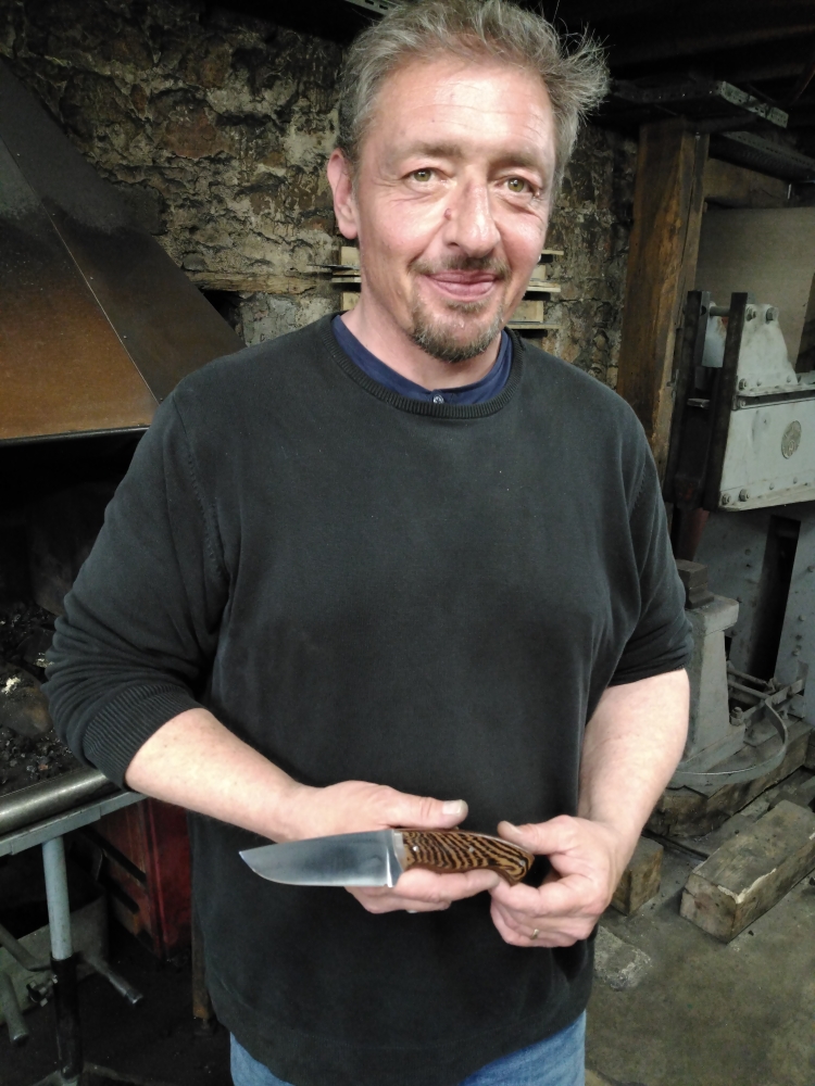 Stage de forge & coutellerie : Couteau stock-rémoval, ô Feu Forgé artisan forgeron-coutellier à Vielverge (21) proche de Chalon-sur-Saône, Vielverge, O Feu Forgé