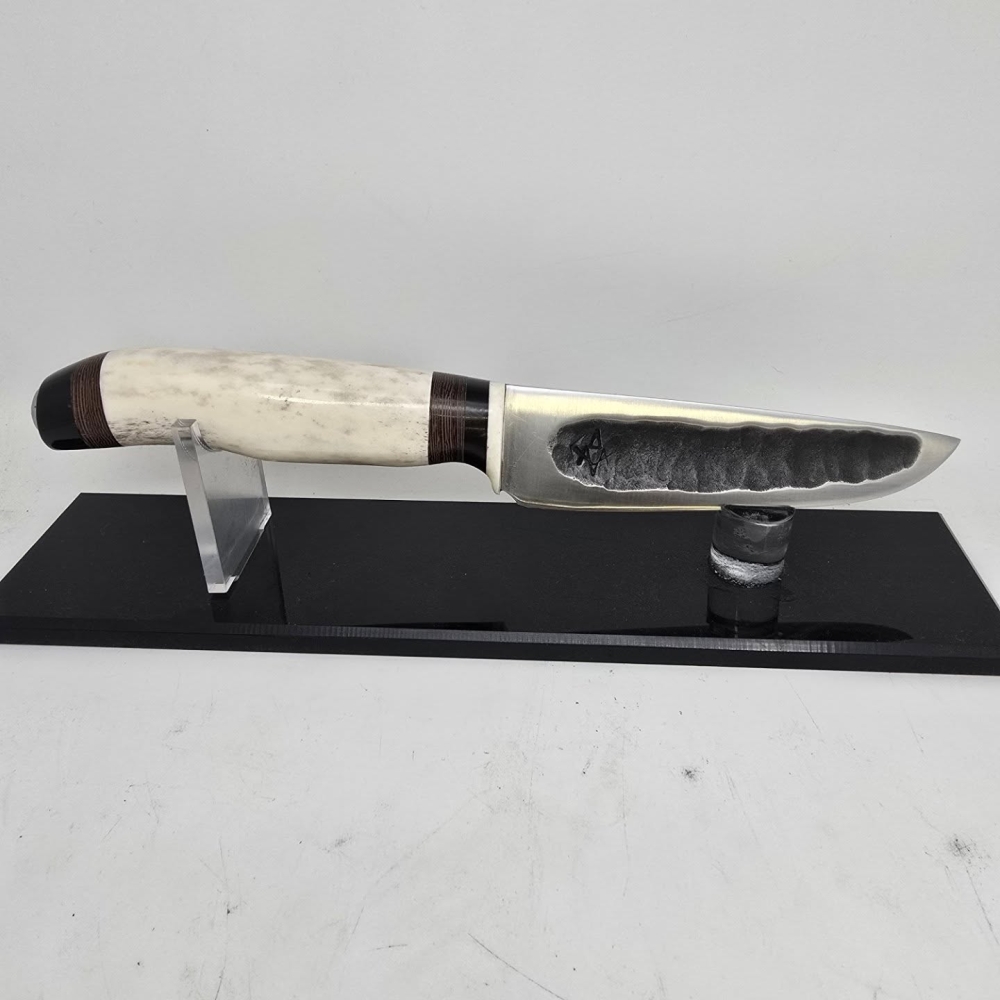 Un couteau Yakut en 80CrV2 : force brute et tradition au service du geste, Vielverge, O Feu Forgé