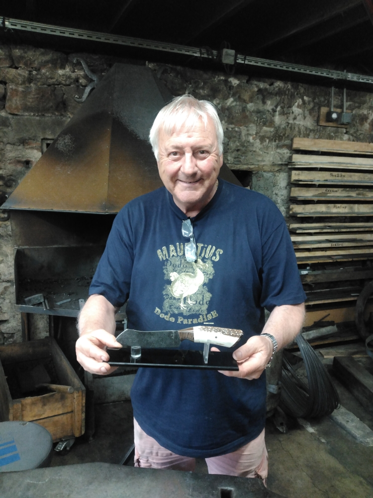 De la vigne à la forge : un vigneron de Ladoix façonne son couteau, Vielverge, O Feu Forgé