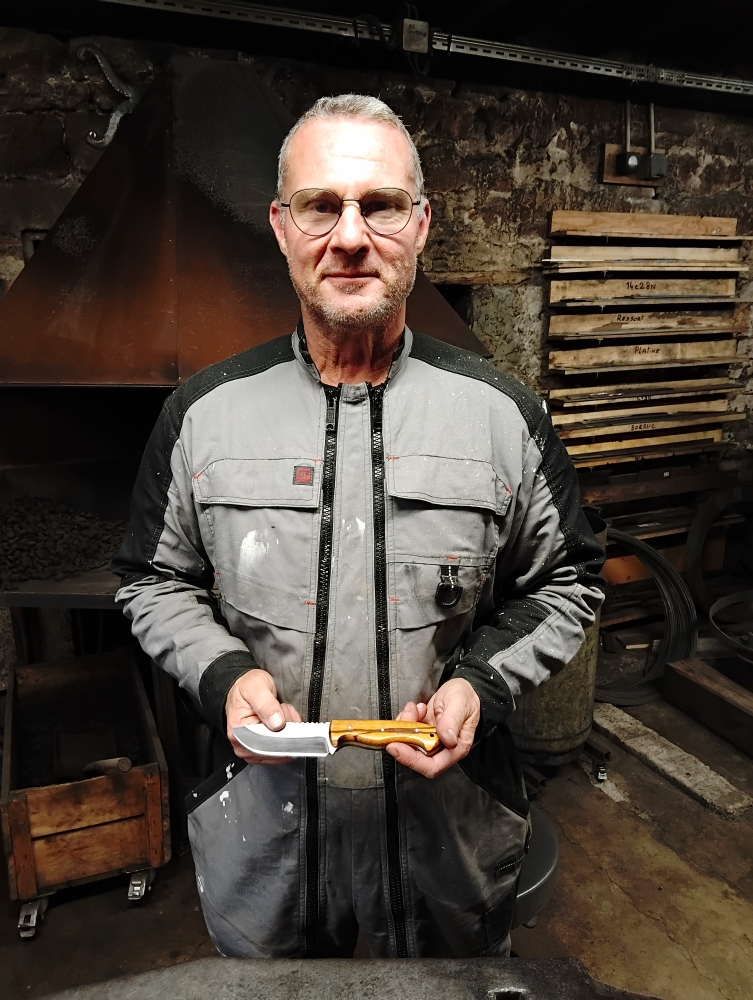 Fin de stage : un couteau outdoor signé Stéphane !, Vielverge, O Feu Forgé