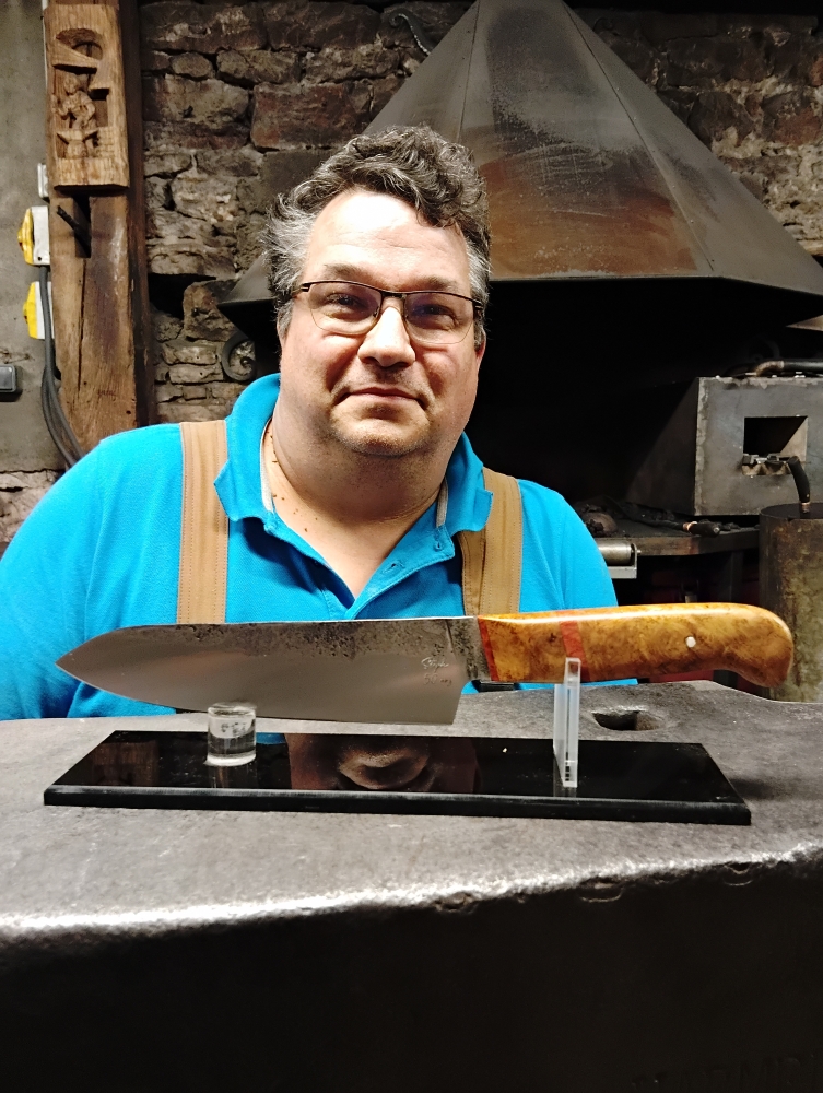 Stéphane forge un couteau de cuisine de A à Z en deux jours, Vielverge, O Feu Forgé