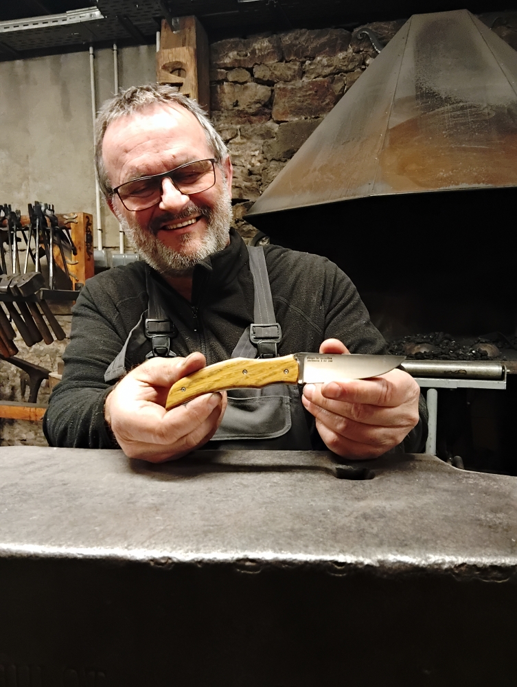 Étienne, collectionneur passionné, est passé de l’autre côté du miroir, Vielverge, O Feu Forgé