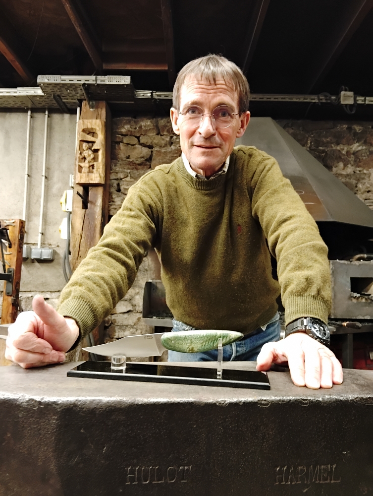 Laurent crée son couteau unique chez O Feu Forgé, Vielverge, O Feu Forgé