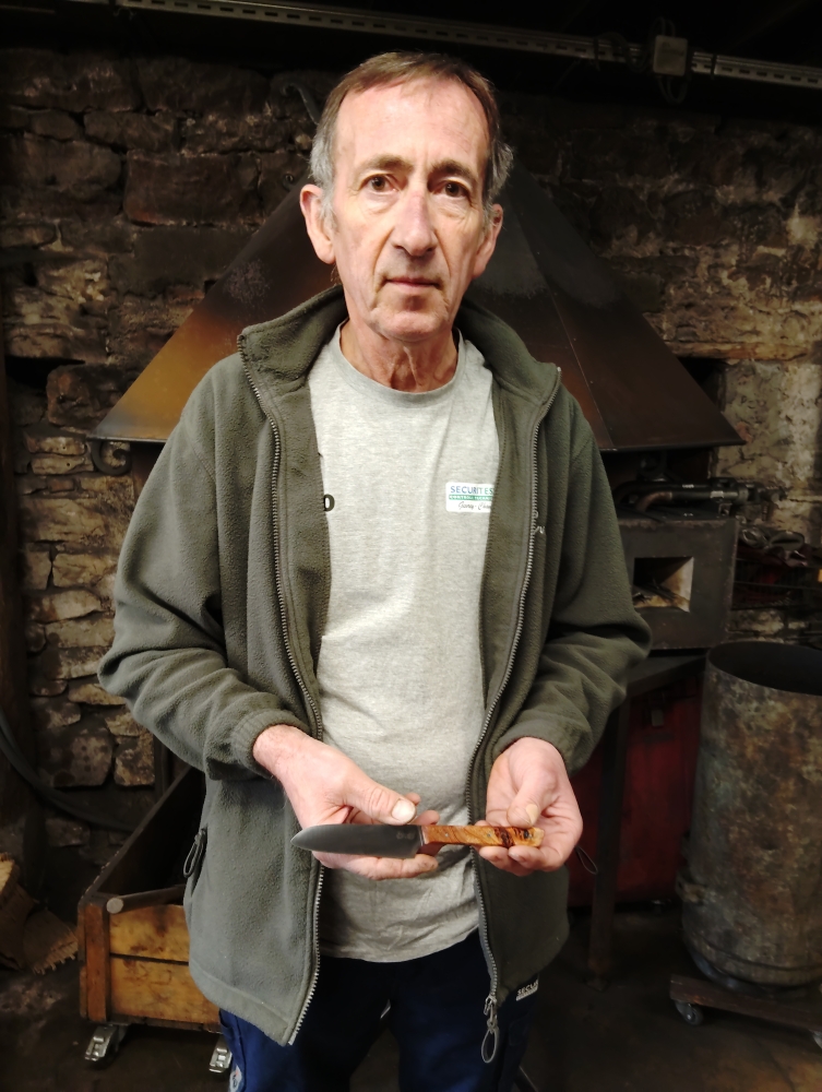 Bertrand est revenu à l’atelier, Vielverge, O Feu Forgé