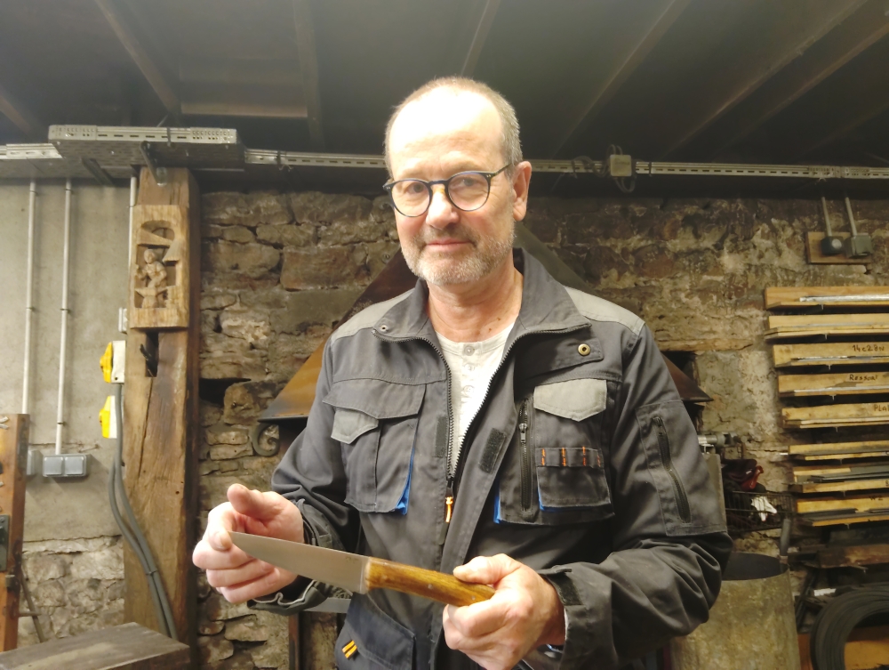 Stage coutellerie : Jean-François fabrique son couteau artisanal, Vielverge, O Feu Forgé