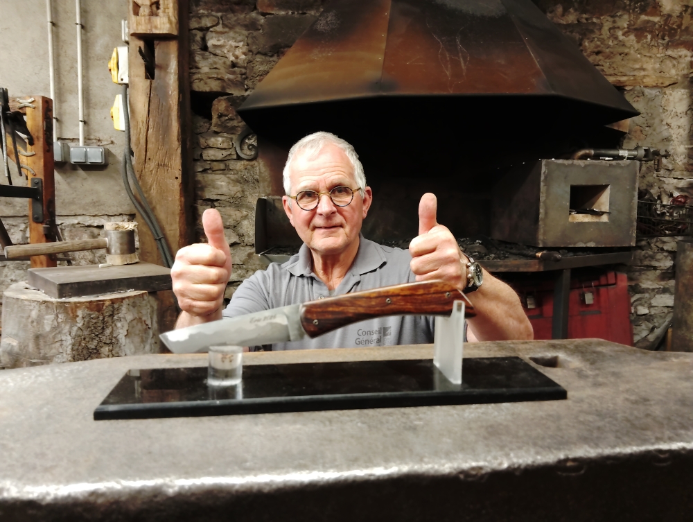 Stage coutellerie : Jean-François fabrique son couteau artisanal, Vielverge, O Feu Forgé