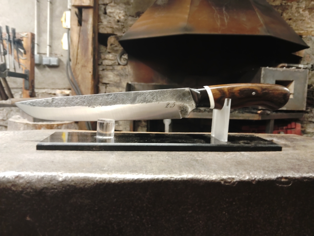 Couteau forgé, Vielverge, O Feu Forgé