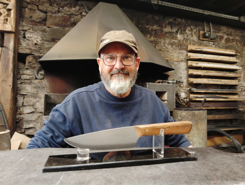 Stage de coutellerie : fabriquer son couteau de cuisine en San-mai, Vielverge, O Feu Forgé