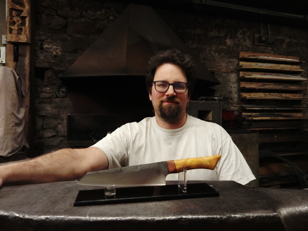 Couteau de cuisine forgé artisanal – Fabien, Vielverge, O Feu Forgé
