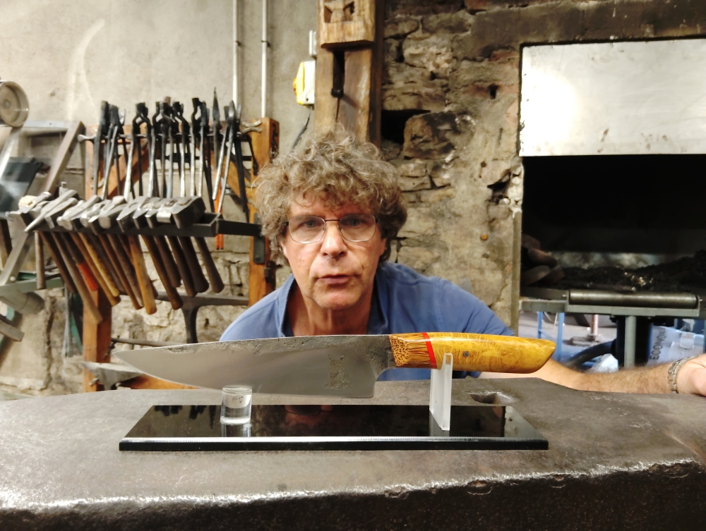 Denis : un couteau de cuisine forgé pour le quotidien, Vielverge, O Feu Forgé