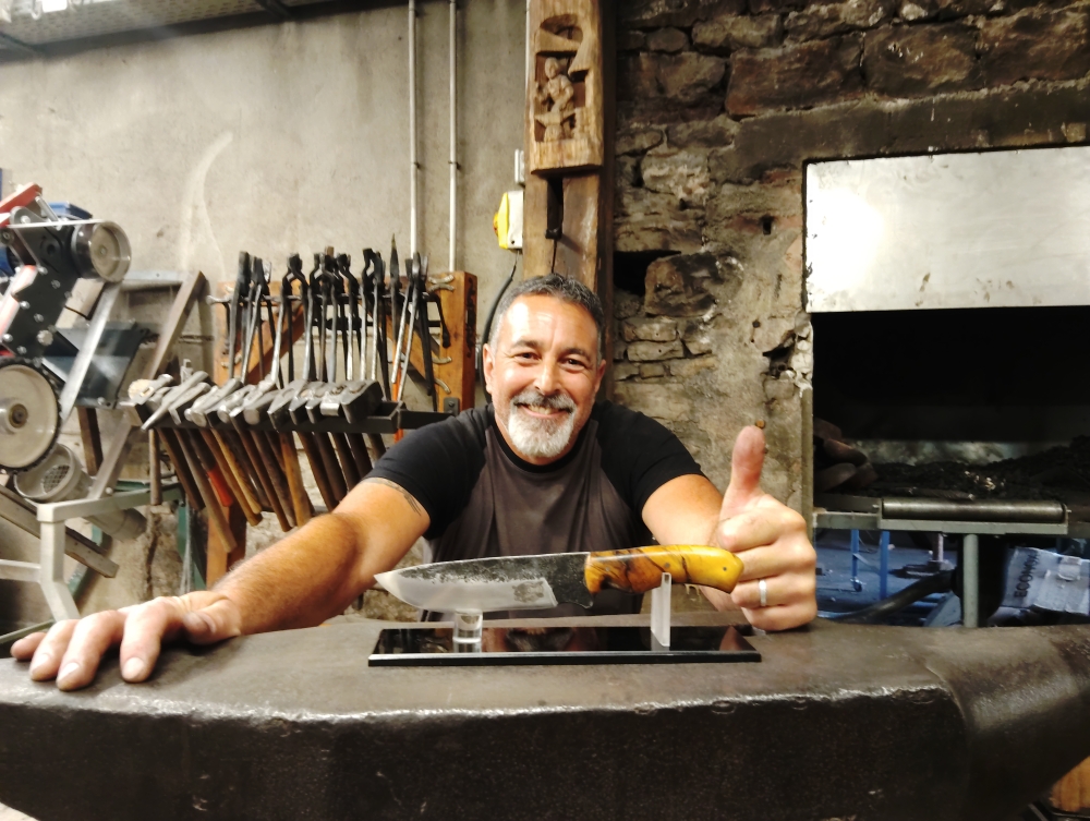 Jérôme, de spectateur à créateur de son propre couteau, Vielverge, O Feu Forgé