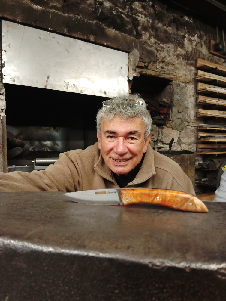 Pascal : fabriquer son propre couteau pliant Tochou à l’atelier, Vielverge, O Feu Forgé