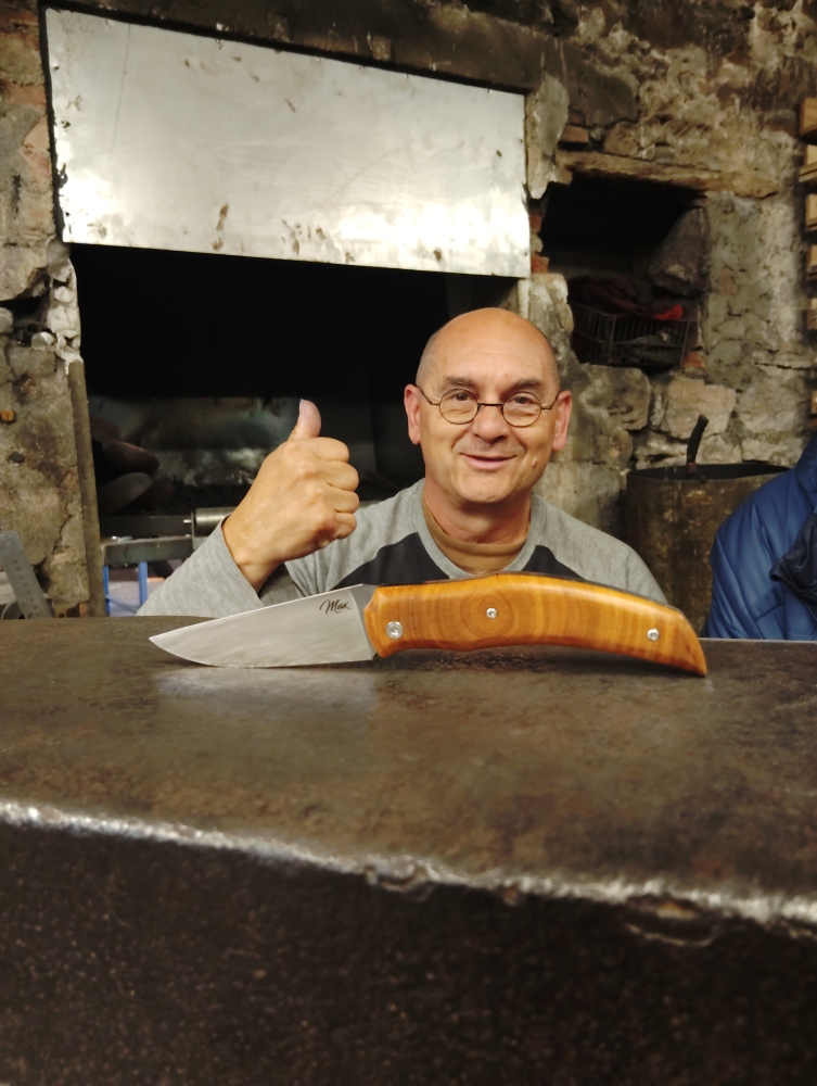 Éric : deux jours à l’atelier pour fabriquer son couteau pliant Victorus, Vielverge, O Feu Forgé