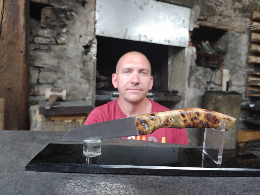 Franck : du soutien sur les réseaux à la création de son couteau pliant Hardi, Vielverge, O Feu Forgé
