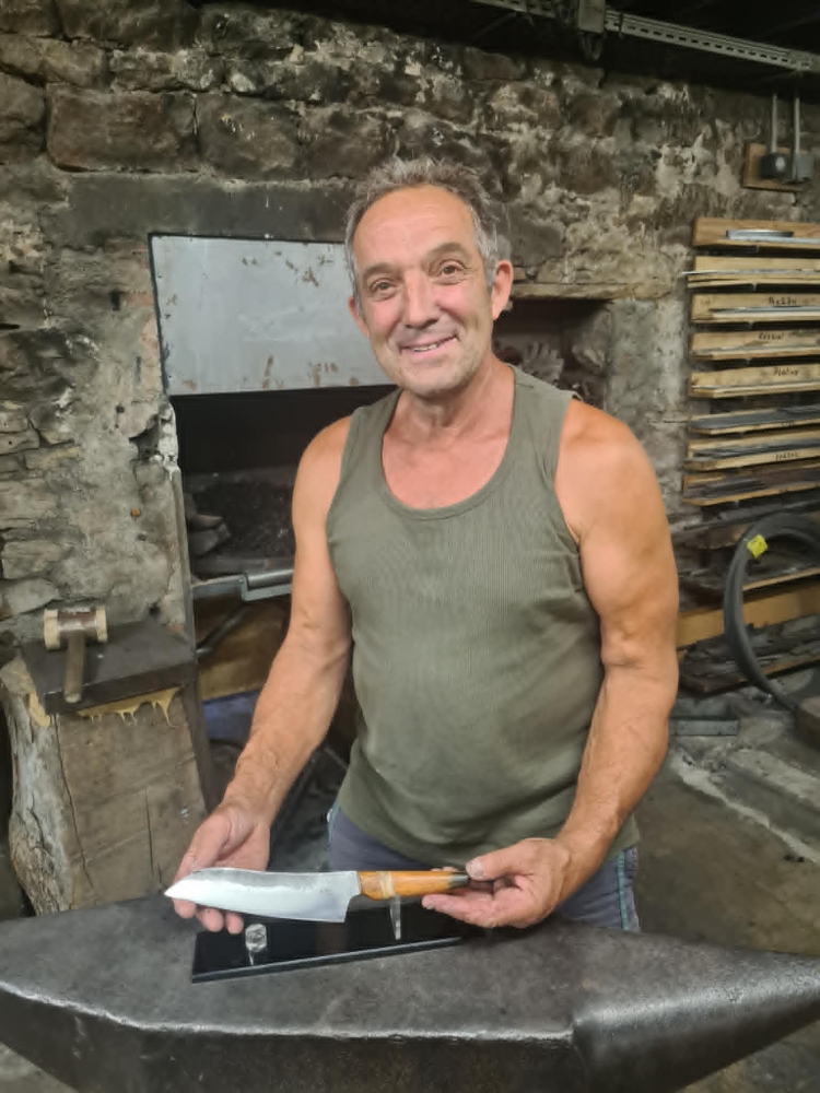 Jean-François : une carte cadeau pour forger son couteau de cuisine artisana, Vielverge, O Feu Forgé