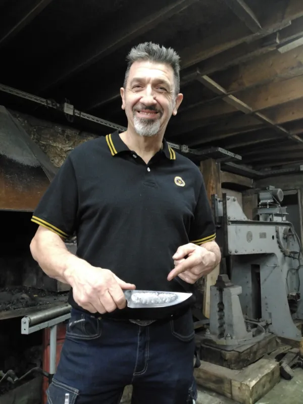 Stage de forge & coutellerie : Couteau forgé, Vielverge, O Feu Forgé