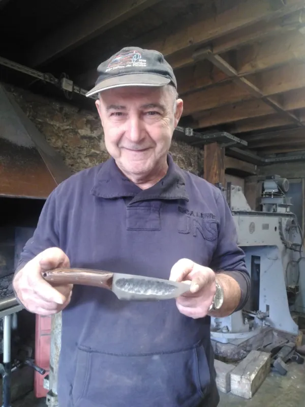 Stage de forge & coutellerie : Couteau forgé, Vielverge, O Feu Forgé