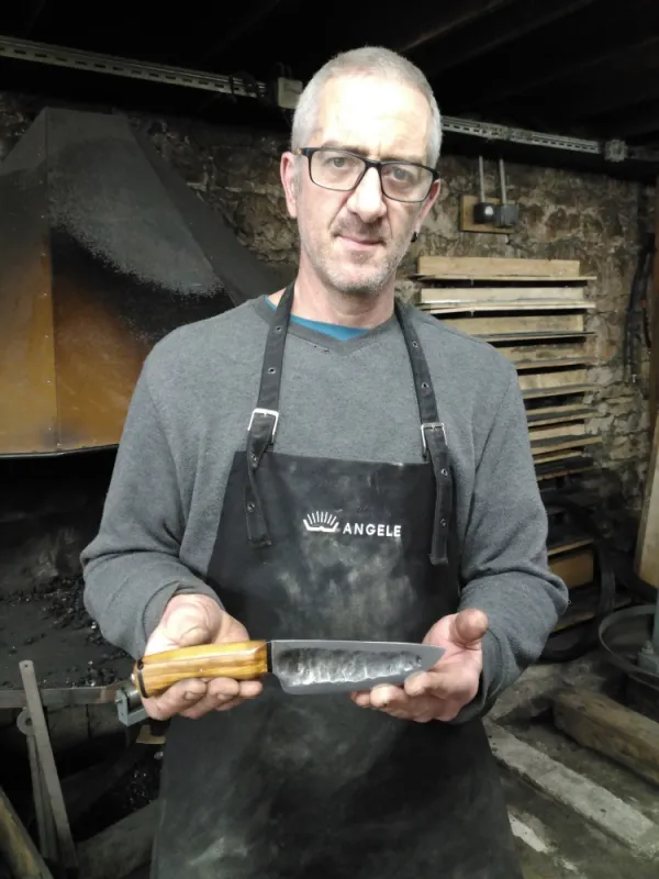 Stage de forge & coutellerie : Couteau forgé, Vielverge, O Feu Forgé