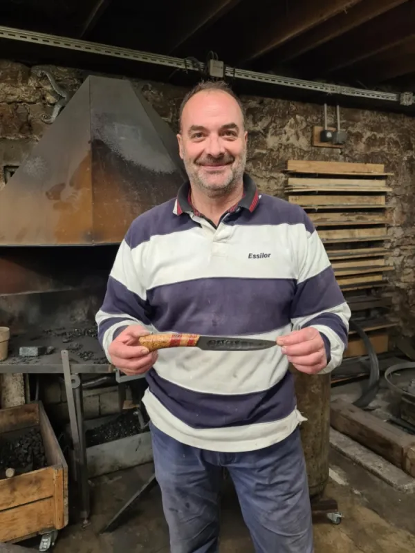 Stage de forge & coutellerie : Couteau forgé, Vielverge, O Feu Forgé