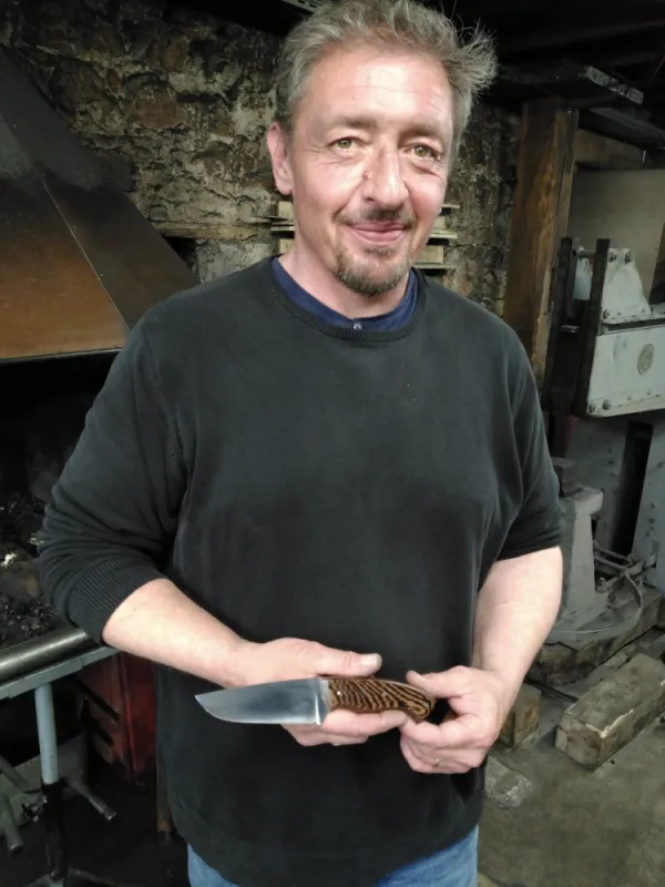 Stage de forge & coutellerie : Couteau stock-rémoval,  ô Feu Forgé artisan forgeron-coutellier à Vielverge (21), Vielverge, O Feu Forgé