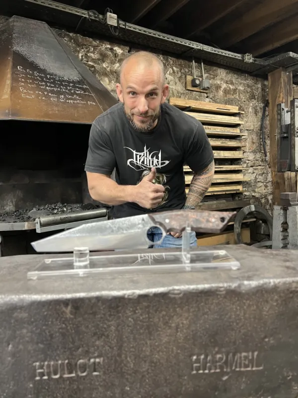 Stage de couteau forgé – 2 jours en immersion artisanal, Vielverge, O Feu Forgé
