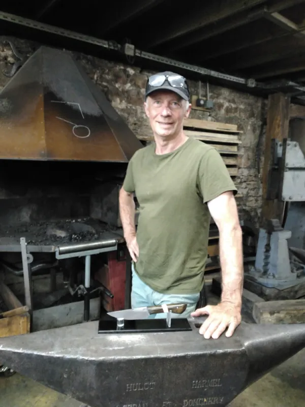 Stage de couteau forgé – 2 jours en immersion artisanal, Vielverge, O Feu Forgé