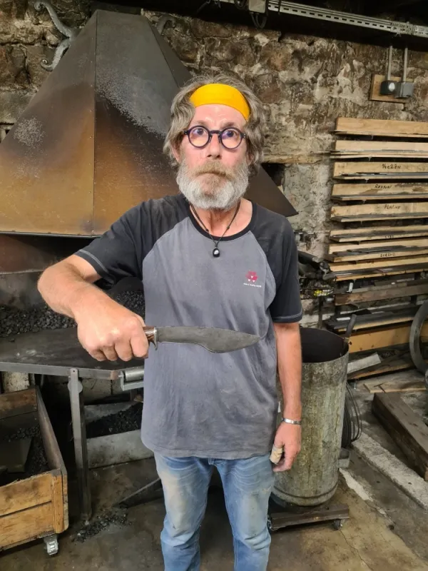 Stage de couteau forgé – 2 jours en immersion artisanal, Vielverge, O Feu Forgé