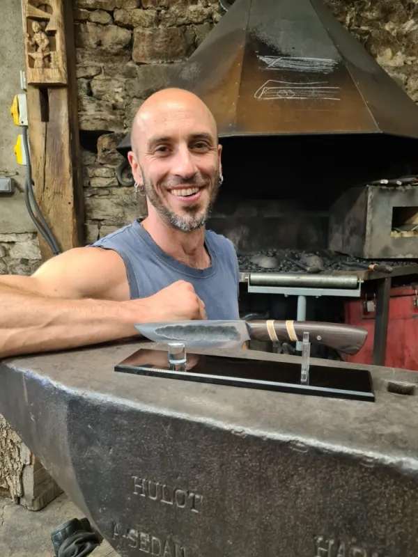 Stage de couteau forgé – 2 jours en immersion artisanal, Vielverge, O Feu Forgé