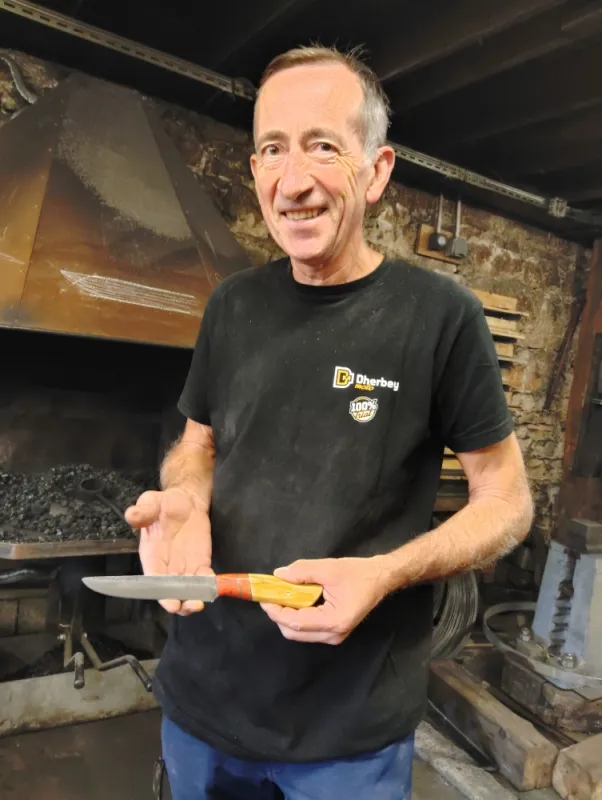 Stage de couteau forgé – 2 jours en immersion artisanal, Vielverge, O Feu Forgé