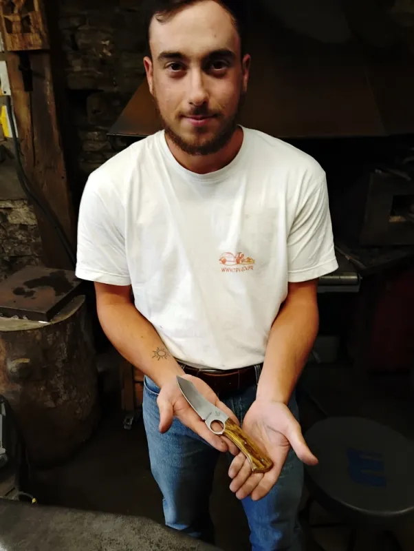 Stage couteau stock removal – 1 jour de fabrication artisanale, Vielverge, O Feu Forgé