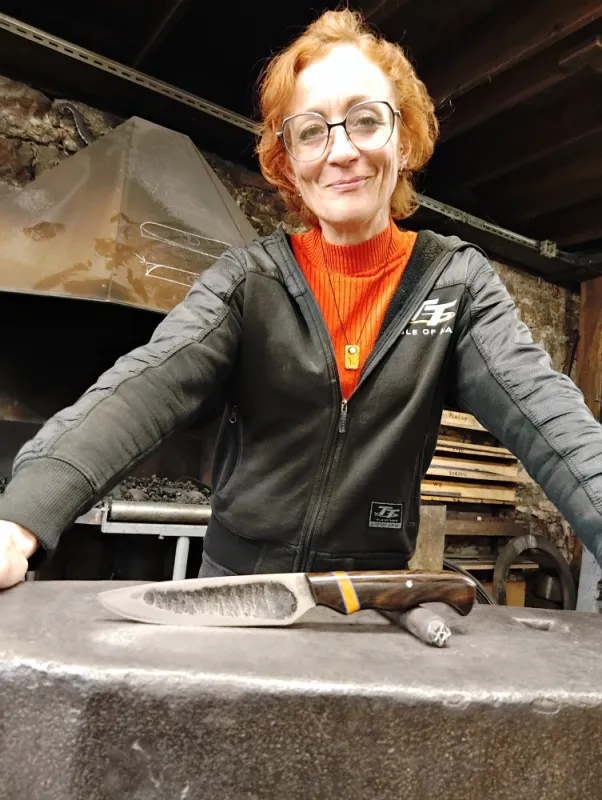 Stage de couteau forgé – 2 jours en immersion artisanal, Vielverge, O Feu Forgé