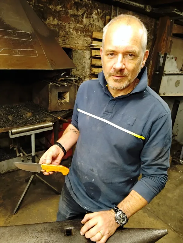 Stage couteau stock removal – 1 jour de fabrication artisanale, Vielverge, O Feu Forgé