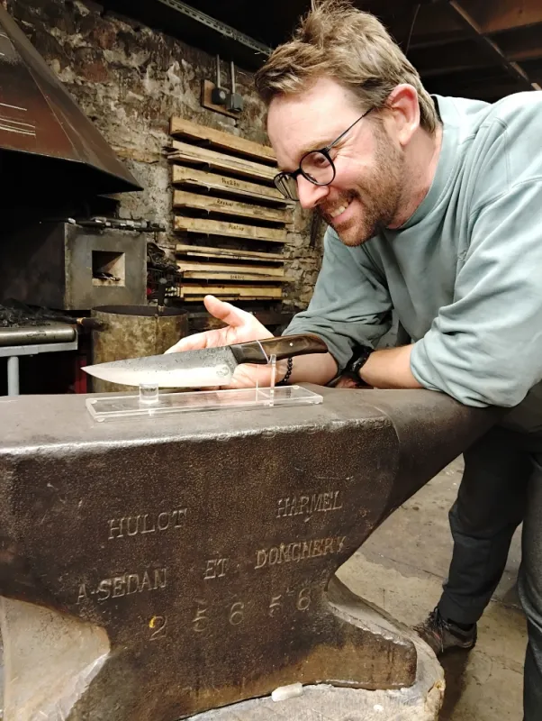 Stage de couteau forgé – 2 jours en immersion artisanal, Vielverge, O Feu Forgé