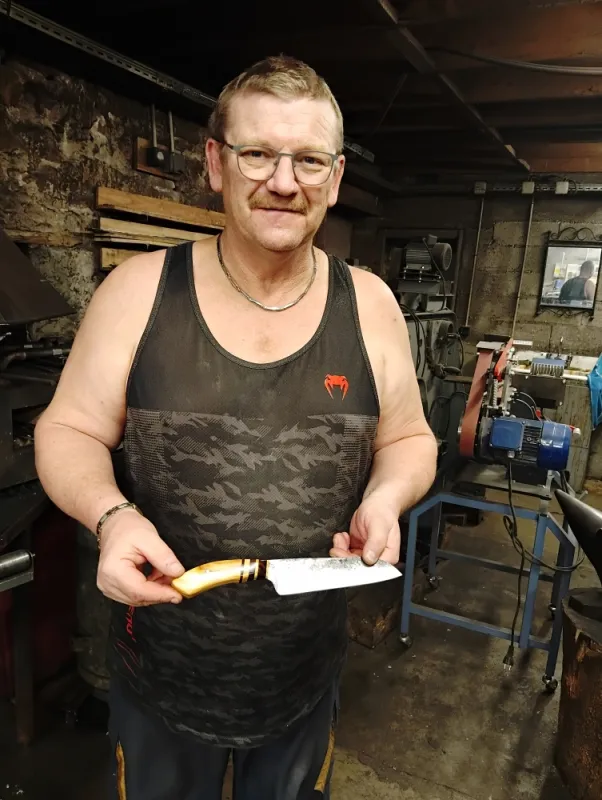 Stage de couteau forgé – 2 jours en immersion artisanal, Vielverge, O Feu Forgé