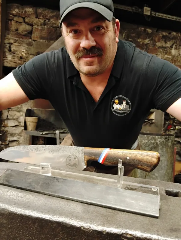 Stage de couteau forgé – 2 jours en immersion artisanal, Vielverge, O Feu Forgé
