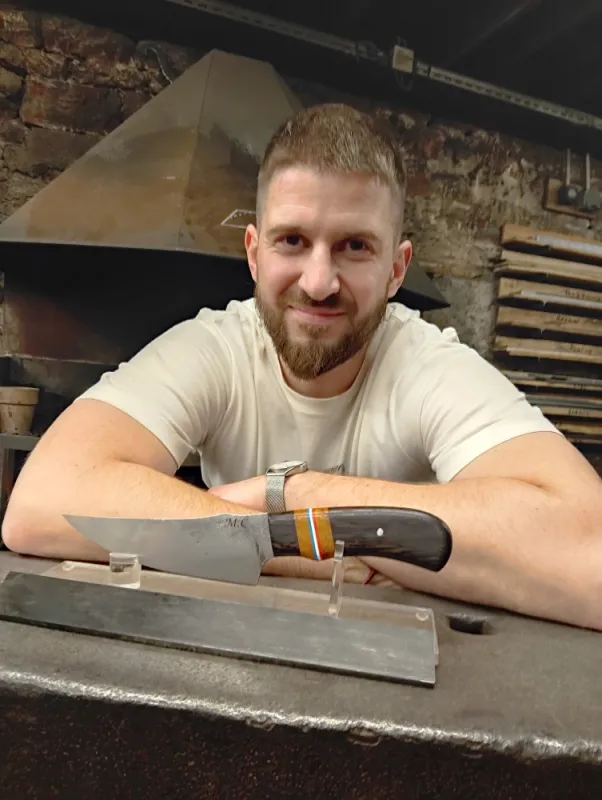 Stage de couteau forgé – 2 jours en immersion artisanal, Vielverge, O Feu Forgé