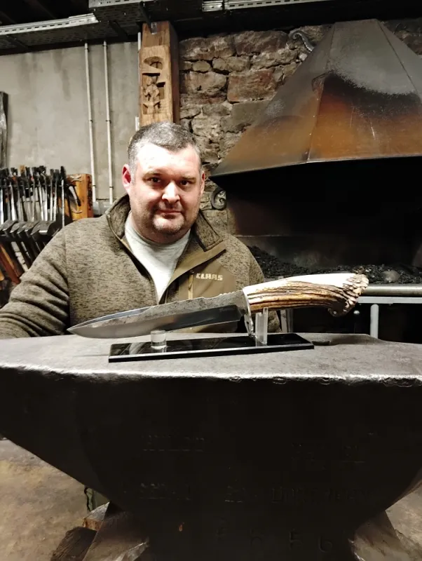 Stage de couteau forgé – 2 jours en immersion artisanal, Vielverge, O Feu Forgé
