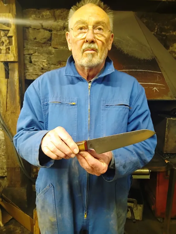 Stage de couteau forgé – 2 jours en immersion artisanal, Vielverge, O Feu Forgé