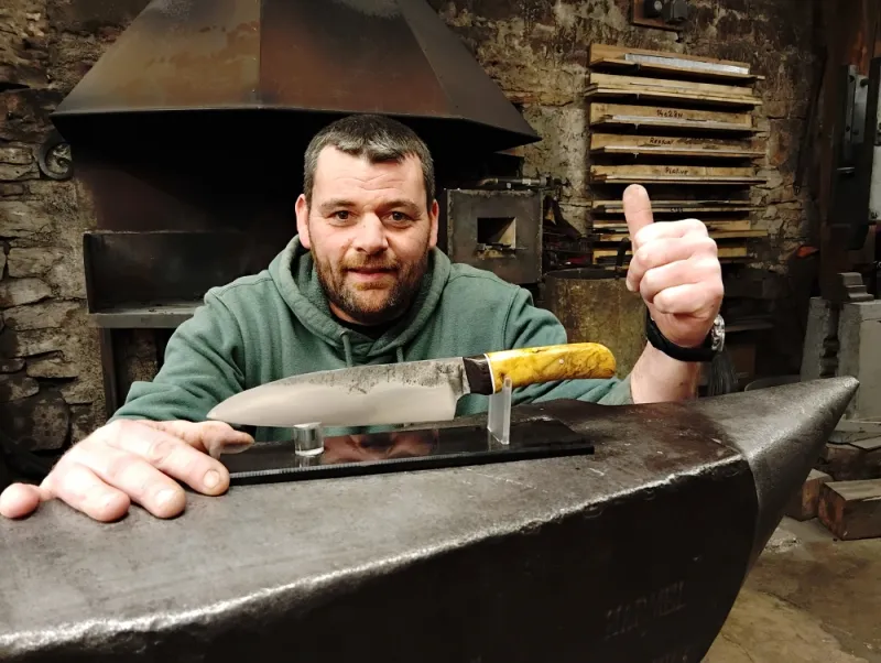 Stage de couteau forgé – 2 jours en immersion artisanal, Vielverge, O Feu Forgé