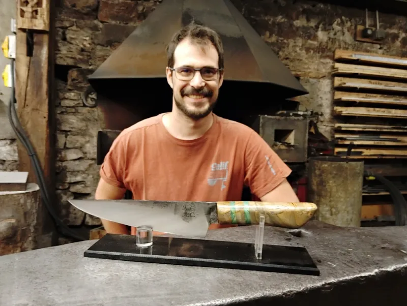 Stage de couteau forgé – 2 jours en immersion artisanal, Vielverge, O Feu Forgé