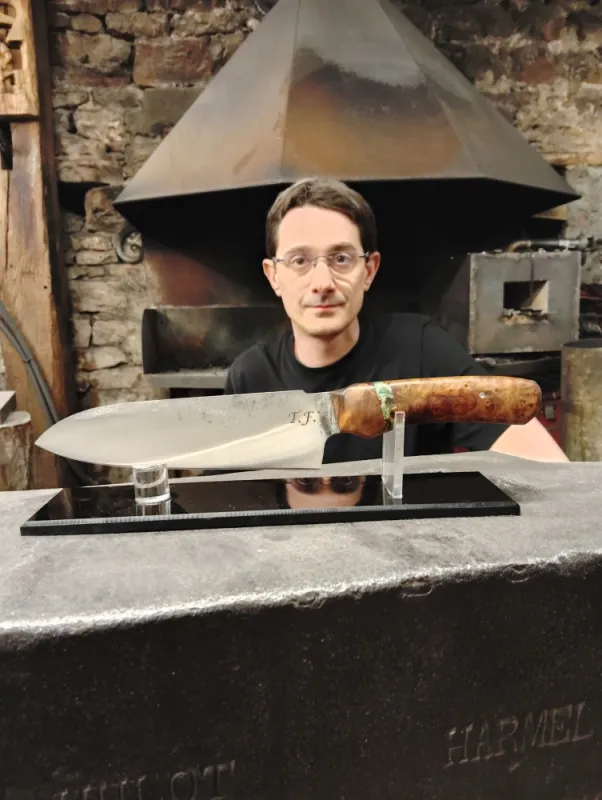 Stage de couteau forgé – 2 jours en immersion artisanal, Vielverge, O Feu Forgé