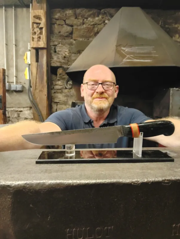 Stage de couteau forgé – 2 jours en immersion artisanal, Vielverge, O Feu Forgé
