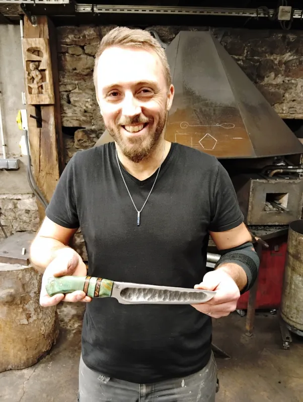 Stage de couteau forgé – 2 jours en immersion artisanal, Vielverge, O Feu Forgé