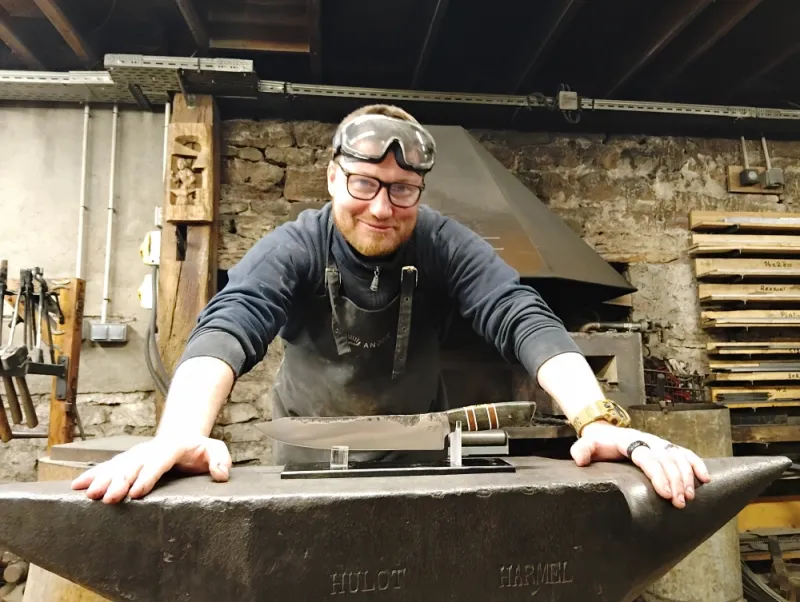 Stage de couteau forgé – 2 jours en immersion artisanal, Vielverge, O Feu Forgé