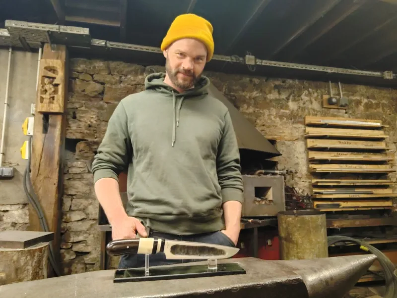 Stage de couteau forgé – 2 jours en immersion artisanal, Vielverge, O Feu Forgé