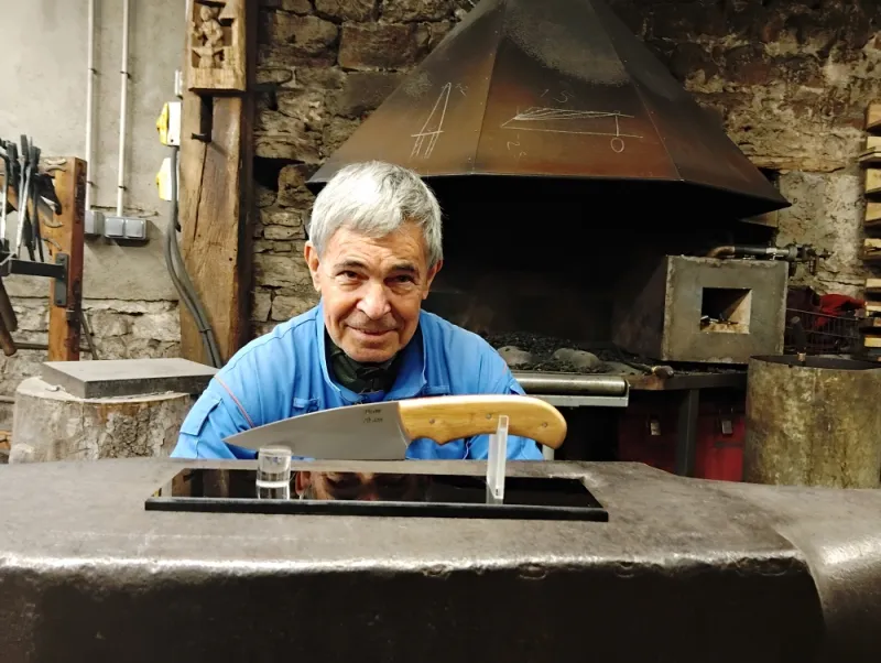 Stage couteau stock removal – 1 jour de fabrication artisanale, Vielverge, O Feu Forgé