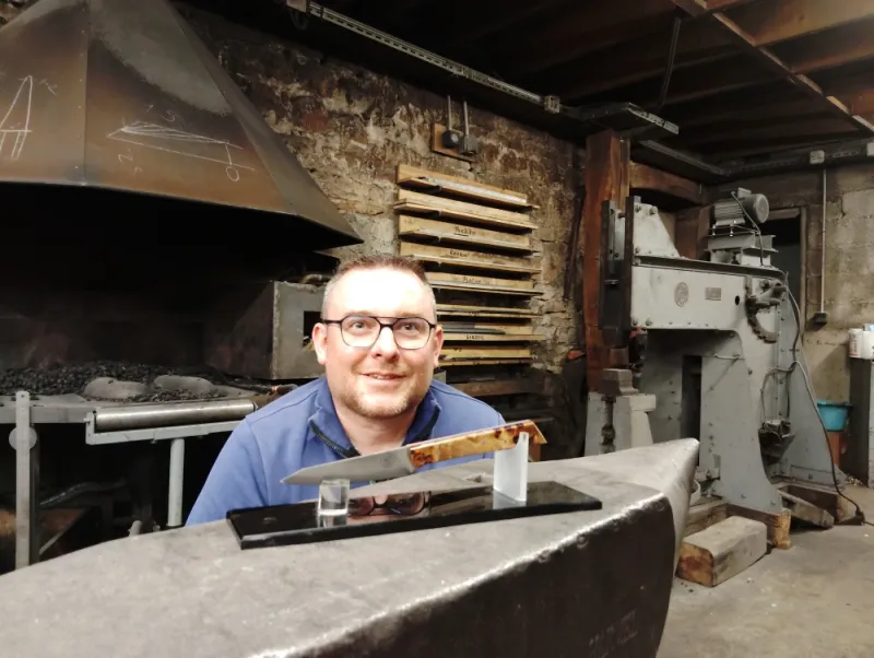 Stage couteau stock removal – 1 jour de fabrication artisanale, Vielverge, O Feu Forgé