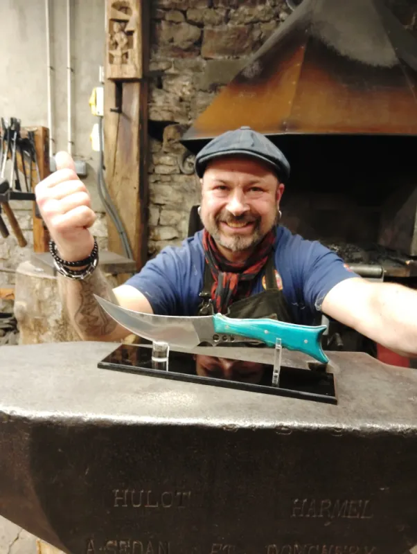 Stage de couteau forgé – 2 jours en immersion artisanal, Vielverge, O Feu Forgé