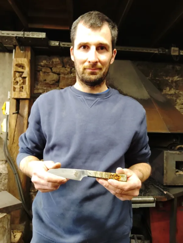 Stage couteau stock removal – 1 jour de fabrication artisanale, Vielverge, O Feu Forgé