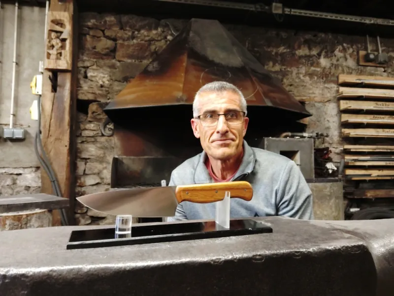 Stage couteau stock removal – 1 jour de fabrication artisanale, Vielverge, O Feu Forgé